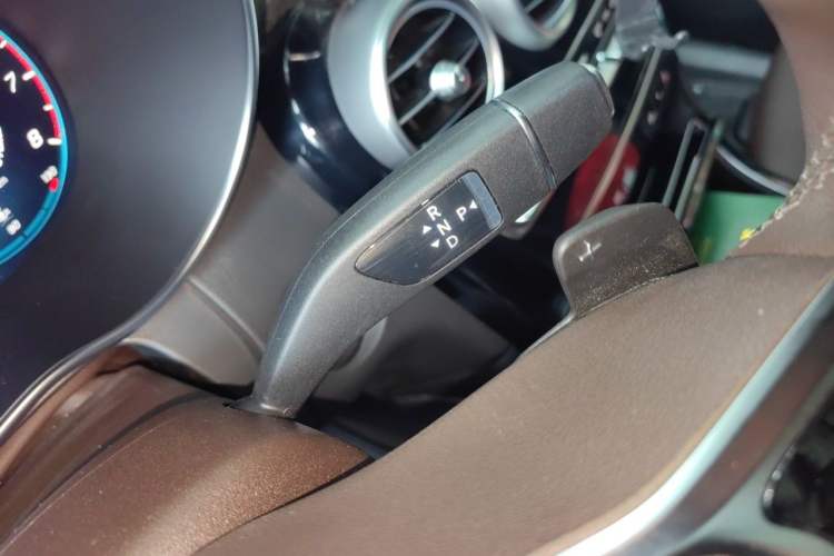 Used Mercedes-Benz GLC 2022 Refreshed GLC 260 L 4MATIC Dynamic Edition Gear Lever