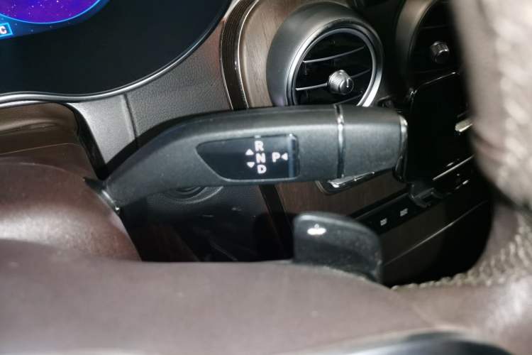 Used Mercedes-Benz GLC 2022 Second Facelift GLC 260 L 4MATIC Luxury Edition Gear Lever