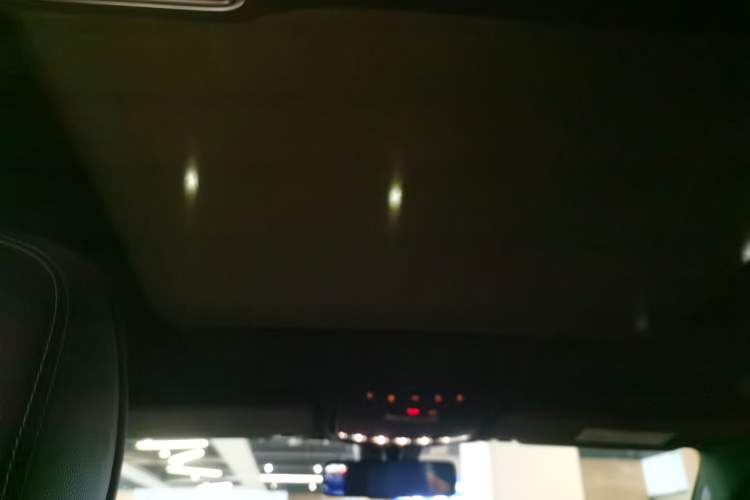 Used Mercedes-Benz GLC 2022 Second Facelift GLC 260 L 4MATIC Luxury Edition Headliner