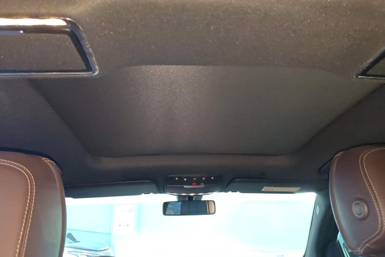 Used Mercedes-Benz GLC 2022 Second Facelift GLC 260 L 4MATIC Luxury Edition Headliner