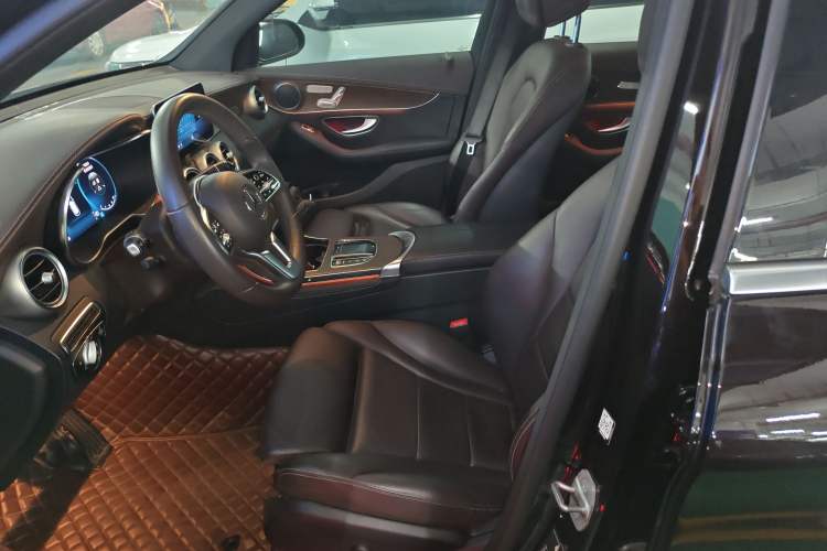 Used Mercedes-Benz GLC 2022 Second Facelift GLC 260 L 4MATIC Luxury Edition Left Front Seat