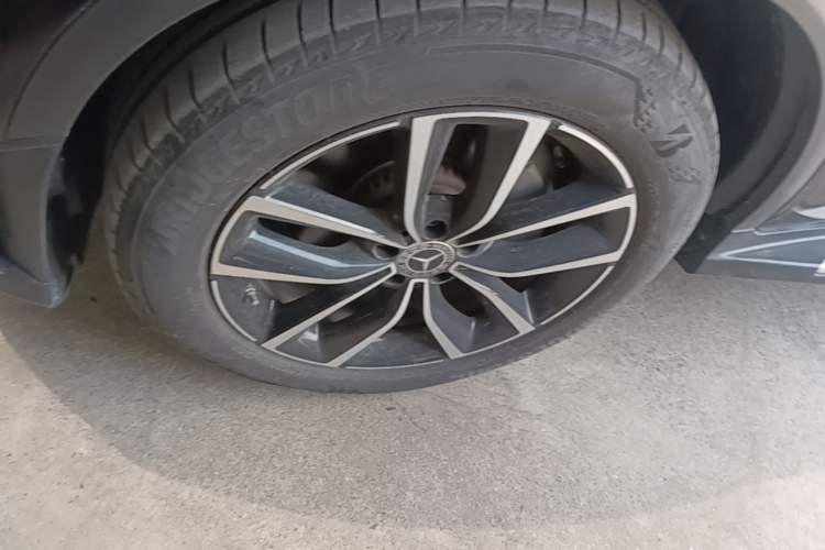 Used Mercedes-Benz GLC 2022 Second Facelift GLC 260 L 4MATIC Luxury Edition Left Front Wheel Hub