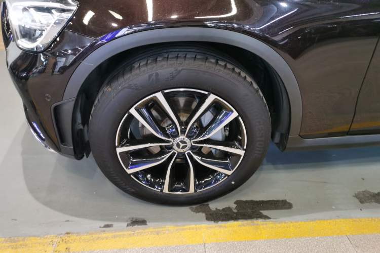 Used Mercedes-Benz GLC 2022 Second Facelift GLC 260 L 4MATIC Luxury Edition Left Front Wheel Hub