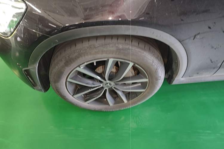 Used Mercedes-Benz GLC 2022 Second Facelift GLC 260 L 4MATIC Luxury Edition Left Front Wheel Hub