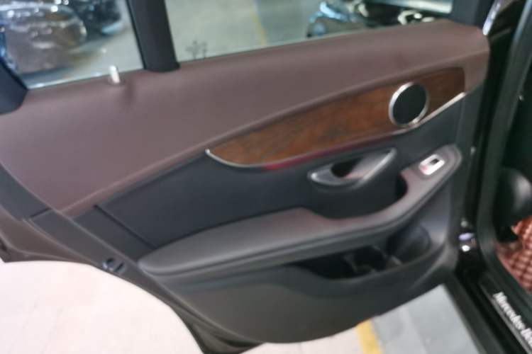 Used Mercedes-Benz GLC 2022 Second Facelift GLC 260 L 4MATIC Luxury Edition Left Rear Door Interior