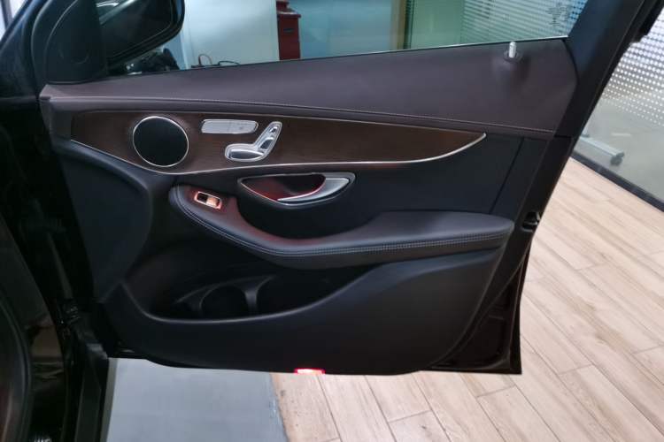 Used Mercedes-Benz GLC 2022 Second Facelift GLC 260 L 4MATIC Luxury Edition Right Front Door Interior