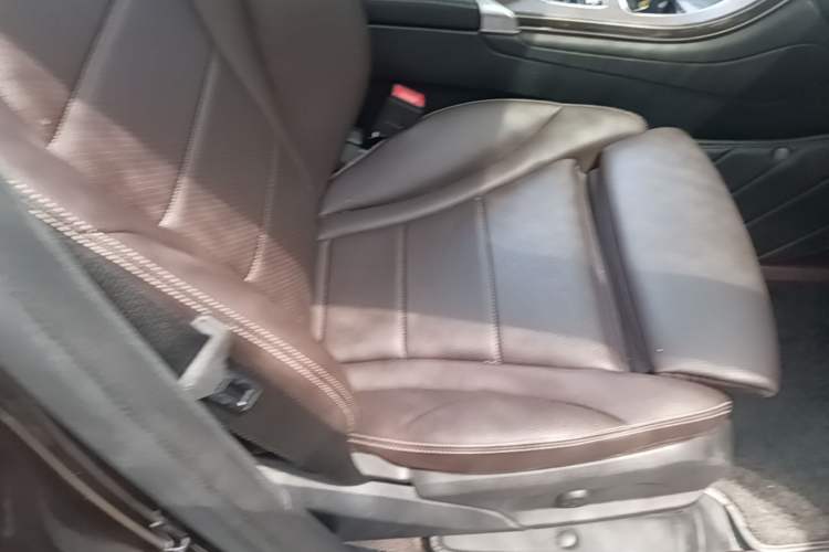 Used Mercedes-Benz GLC 2022 Second Facelift GLC 260 L 4MATIC Luxury Edition Right Front Seat