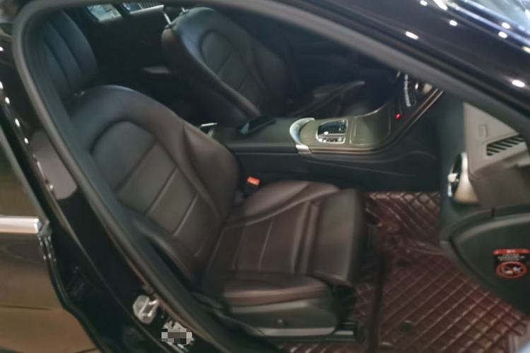 Used Mercedes-Benz GLC 2022 Second Facelift GLC 260 L 4MATIC Luxury Edition Right Front Seat