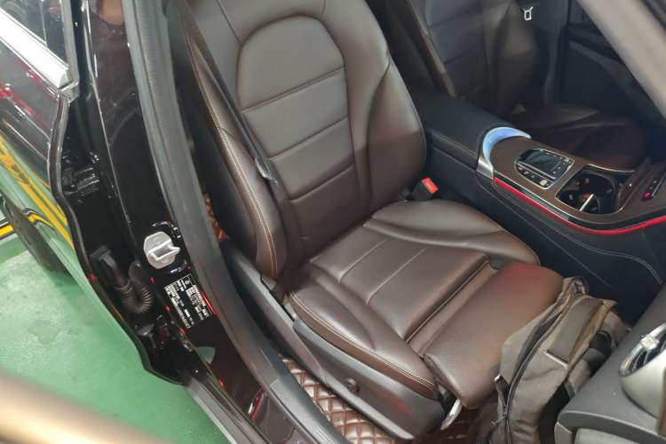 Used Mercedes-Benz GLC 2022 Second Facelift GLC 260 L 4MATIC Luxury Edition Right Front Seat