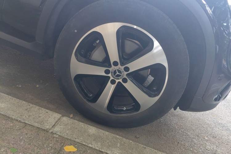 Used Mercedes-Benz GLC 2022 Refreshed GLC 260 L 4MATIC Dynamic Edition Right Front Wheel Hub