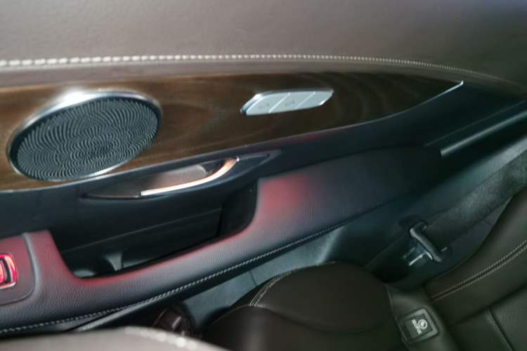 Used Mercedes-Benz GLC 2022 Second Facelift GLC 260 L 4MATIC Luxury Edition Right Rear Door Interior
