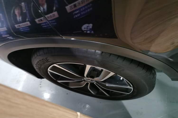 Used Mercedes-Benz GLC 2022 Second Facelift GLC 260 L 4MATIC Luxury Edition Right Rear Wheel Hub