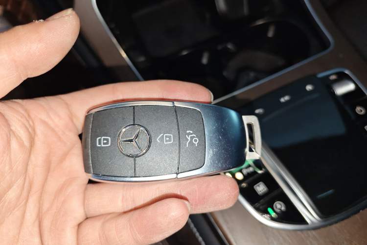 Used Mercedes-Benz GLC 2022 Second Facelift GLC 260 L 4MATIC Luxury Edition Vehicle Key