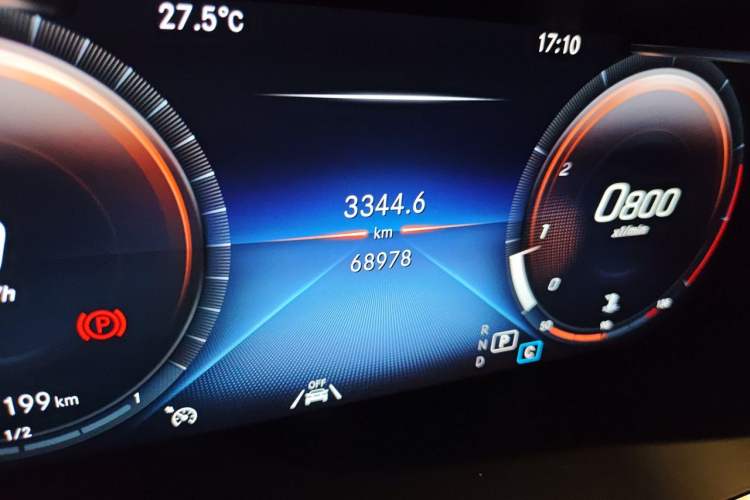 Used Mercedes-Benz GLC 2022 Refreshed GLC 300 L 4MATIC Dynamic Edition Odometer Close Up