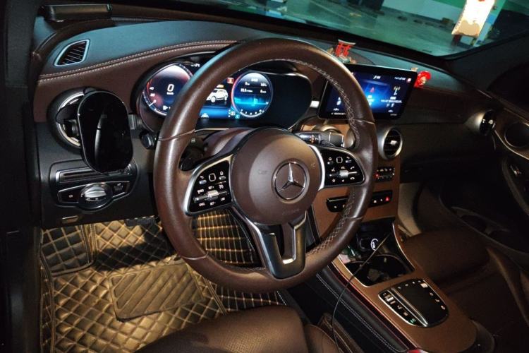 Used Mercedes-Benz GLC 2022 Refreshed GLC 300 L 4MATIC Dynamic Edition Steering Wheel