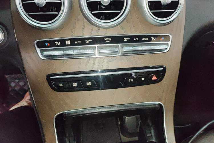 Used Mercedes-Benz GLC 2022 Refreshed GLC 300 L 4MATIC Dynamic Edition Prestige Version Audio And AC Panel