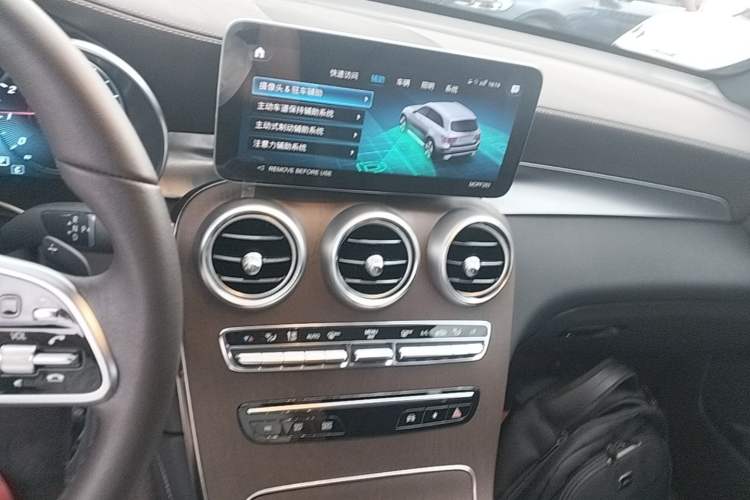 Used Mercedes-Benz GLC 2022 Refreshed GLC 300 L 4MATIC Dynamic Edition Audio And AC Panel