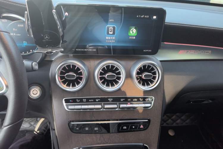 Used Mercedes-Benz GLC 2022 Second Facelift GLC 260 L 4MATIC Luxury Edition Audio And AC Panel