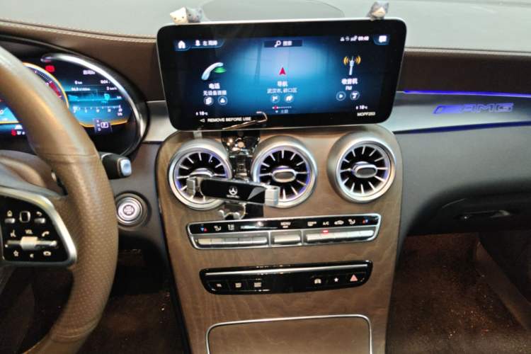 Used Mercedes-Benz GLC 2022 Second Facelift GLC 260 L 4MATIC Luxury Edition Audio And AC Panel