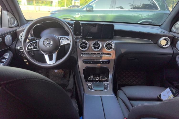 Used Mercedes-Benz GLC 2022 Second Facelift GLC 260 L 4MATIC Luxury Edition Center Console