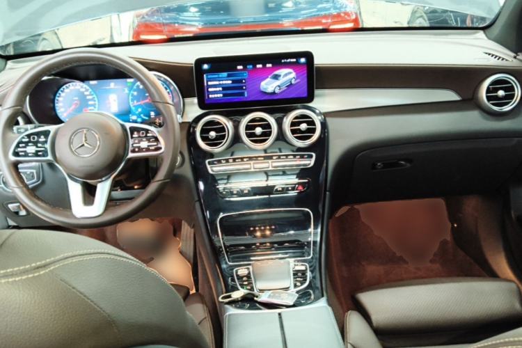 Used Mercedes-Benz GLC 2022 Facelifted GLC 260 L 4MATIC Dynamic Edition Center Console
