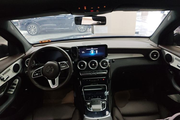 Used Mercedes-Benz GLC 2022 Facelifted GLC 260 L 4MATIC Dynamic Edition Center Console