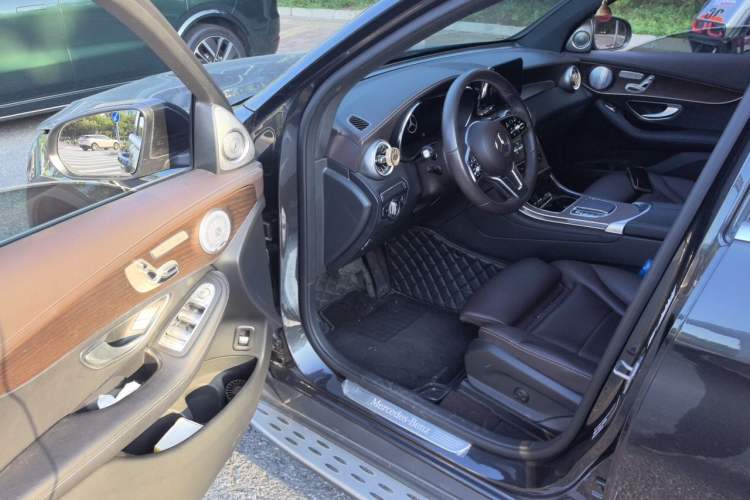 Used Mercedes-Benz GLC 2022 Second Facelift GLC 260 L 4MATIC Luxury Edition Driver Seat