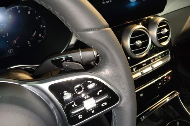 Used Mercedes-Benz GLC 2022 Facelifted GLC 260 L 4MATIC Dynamic Edition Gear Lever