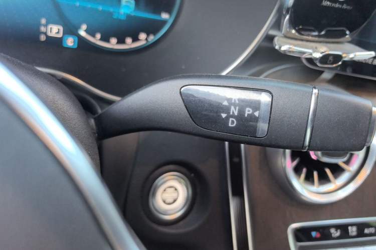 Used Mercedes-Benz GLC 2022 Second Facelift GLC 260 L 4MATIC Luxury Edition Gear Lever