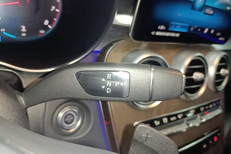 Used Mercedes-Benz GLC 2022 Second Facelift GLC 260 L 4MATIC Luxury Edition Gear Lever