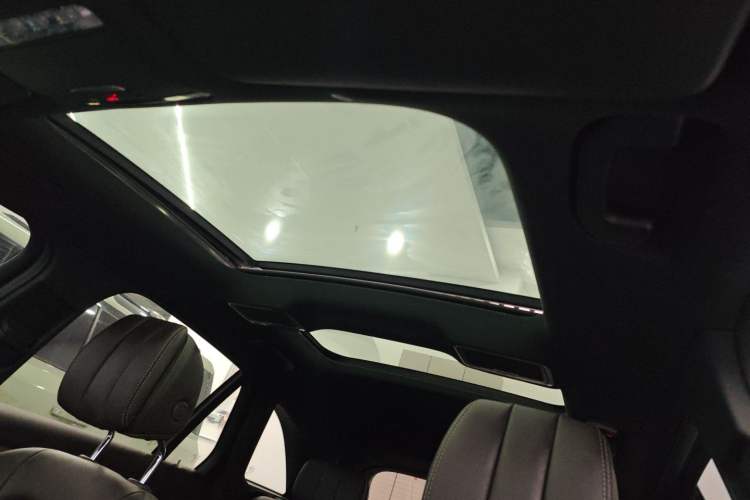 Used Mercedes-Benz GLC 2022 Facelifted GLC 260 L 4MATIC Dynamic Edition Headliner