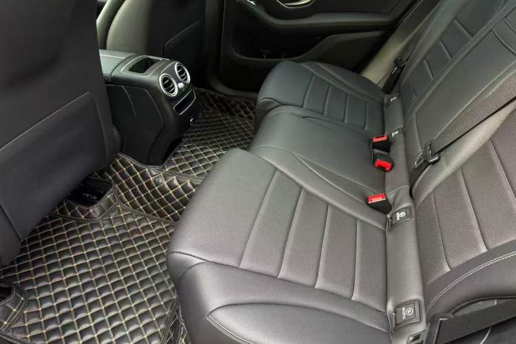 Used Mercedes-Benz GLC 2022 Facelifted GLC 260 L 4MATIC Dynamic Edition Interior 2