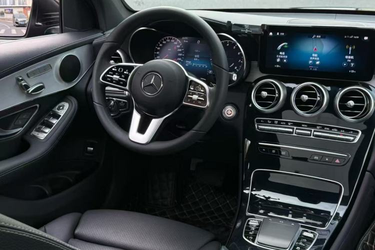 Used Mercedes-Benz GLC 2022 Facelifted GLC 260 L 4MATIC Dynamic Edition Interior 3