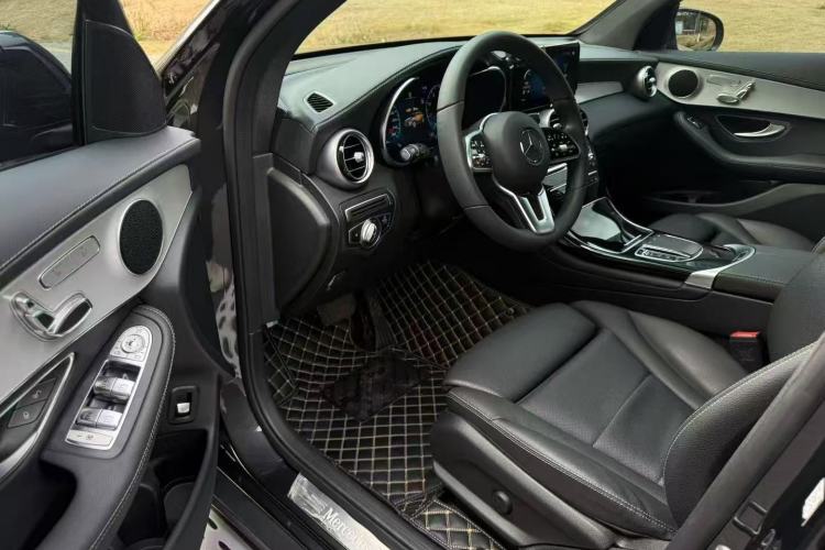 Used Mercedes-Benz GLC 2022 Facelifted GLC 260 L 4MATIC Dynamic Edition Interior 6