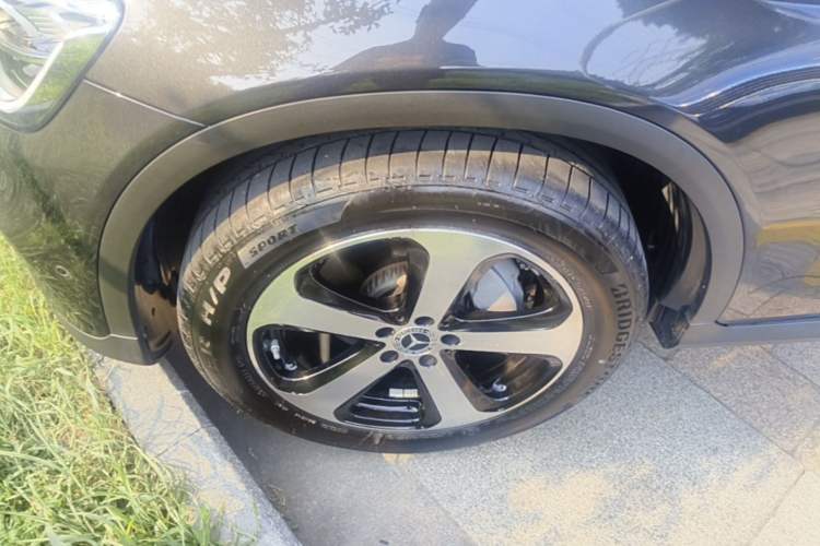 Used Mercedes-Benz GLC 2022 Refreshed GLC 260 L 4MATIC Dynamic Edition Left Front Wheel Hub