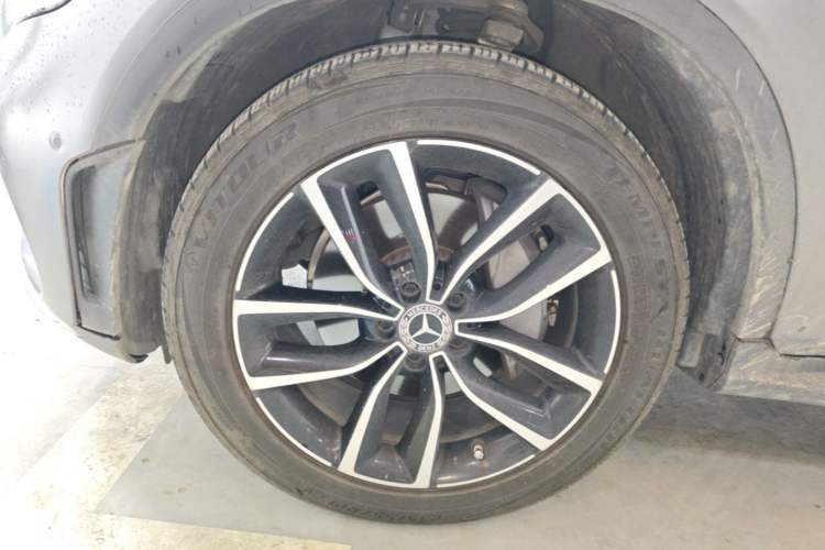 Used Mercedes-Benz GLC 2022 Second Facelift GLC 260 L 4MATIC Luxury Edition Left Front Wheel Hub