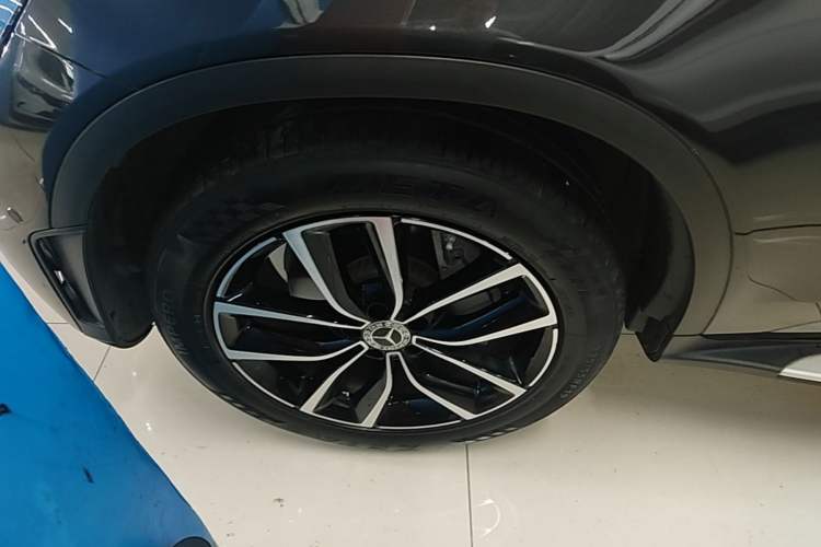 Used Mercedes-Benz GLC 2022 GLC 300 L 4MATIC Dynamic Model Left Front Wheel Hub