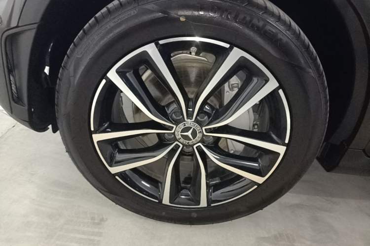Used Mercedes-Benz GLC 2022 Second Facelift GLC 260 L 4MATIC Luxury Edition Left Front Wheel Hub