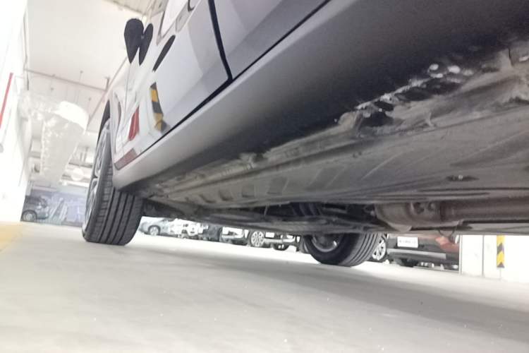 Used Mercedes-Benz GLC 2022 Second Facelift GLC 260 L 4MATIC Luxury Edition Left Side Sill