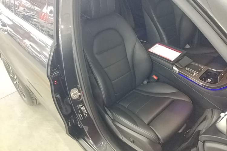 Used Mercedes-Benz GLC 2022 Second Facelift GLC 260 L 4MATIC Luxury Edition Right Front Seat