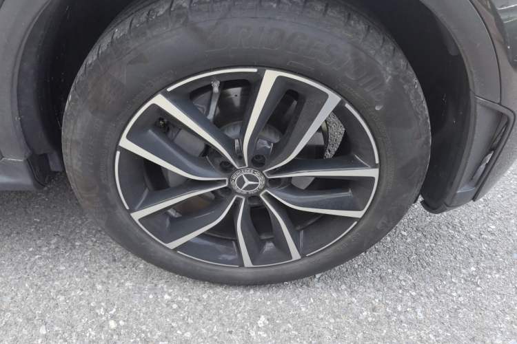 Used Mercedes-Benz GLC 2022 Second Facelift GLC 260 L 4MATIC Luxury Edition Right Front Wheel Hub