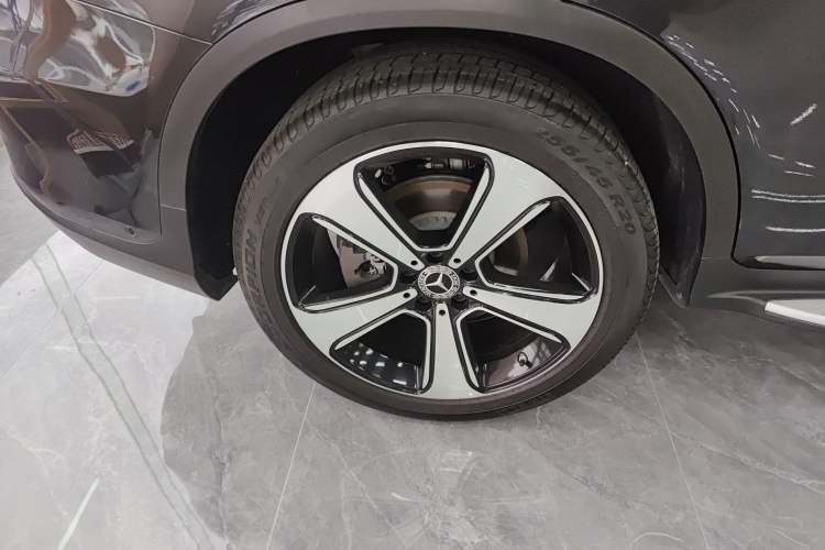 Used Mercedes-Benz GLC 2022 Refreshed GLC 300 L 4MATIC Dynamic Edition Prestige Version Right Rear Wheel Hub