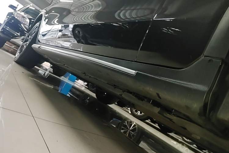 Used Mercedes-Benz GLC 2022 GLC 300 L 4MATIC Dynamic Model Right Side Sill