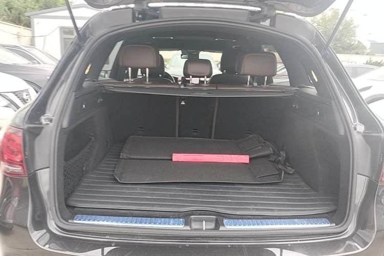 Used Mercedes-Benz GLC 2022 Refreshed GLC 300 L 4MATIC Dynamic Edition Trunk