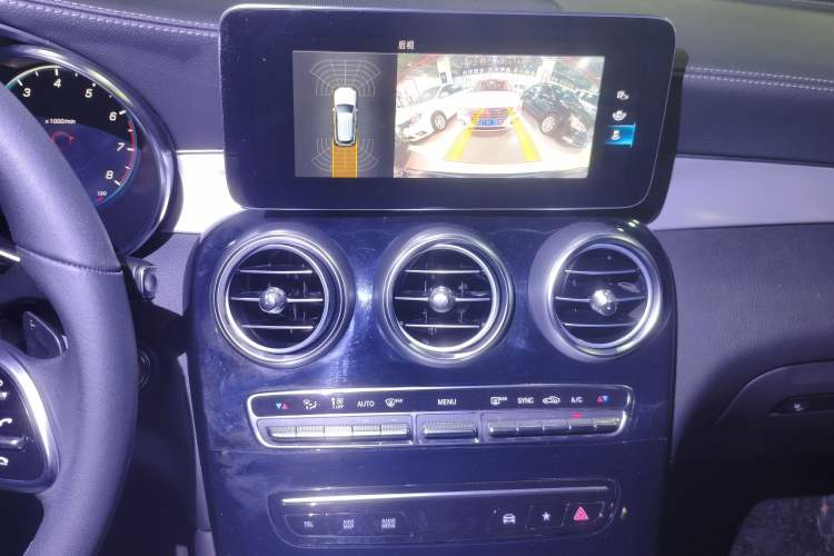 Used Mercedes-Benz GLC 2022 Facelifted GLC 260 L 4MATIC Dynamic Edition Audio And AC Panel