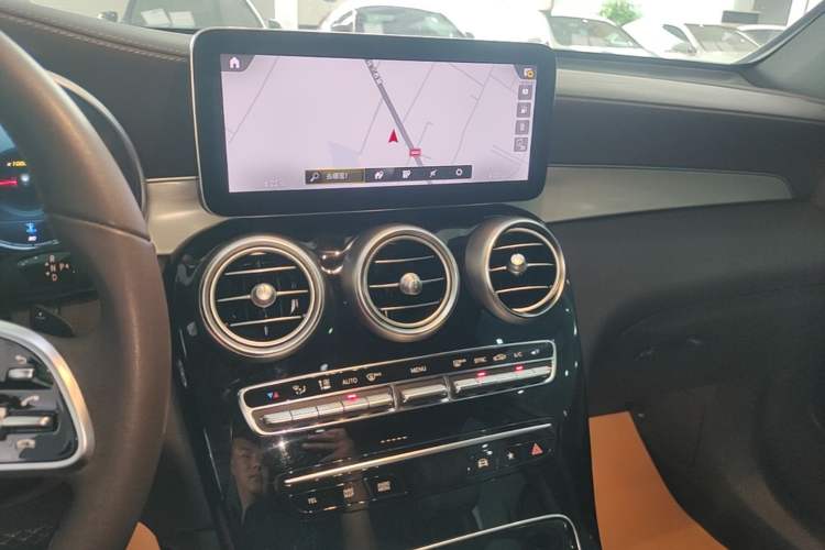 Used Mercedes-Benz GLC 2022 Facelifted GLC 260 L 4MATIC Dynamic Edition Audio And AC Panel