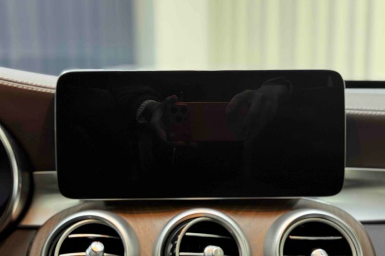 Used Mercedes-Benz GLC 2022 Second Facelift GLC 260 L 4MATIC Luxury Edition Audio And AC Panel