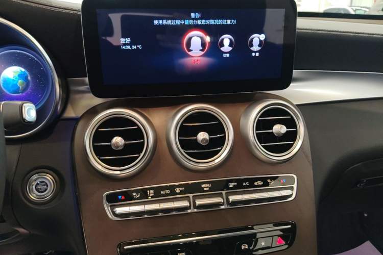 Used Mercedes-Benz GLC 2022 Refreshed GLC 300 L 4MATIC Dynamic Edition Audio And AC Panel