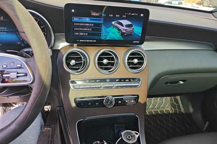 Used Mercedes-Benz GLC 2022 Refreshed GLC 300 L 4MATIC Dynamic Edition Prestige Version Audio And AC Panel