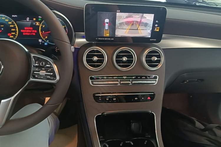 Used Mercedes-Benz GLC 2022 GLC 260 L 4MATIC Luxury Model Audio And AC Panel